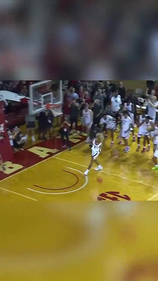 火箭新援戴维森曾表演胯下扣篮这弹跳力和杰伦-格林一桌的