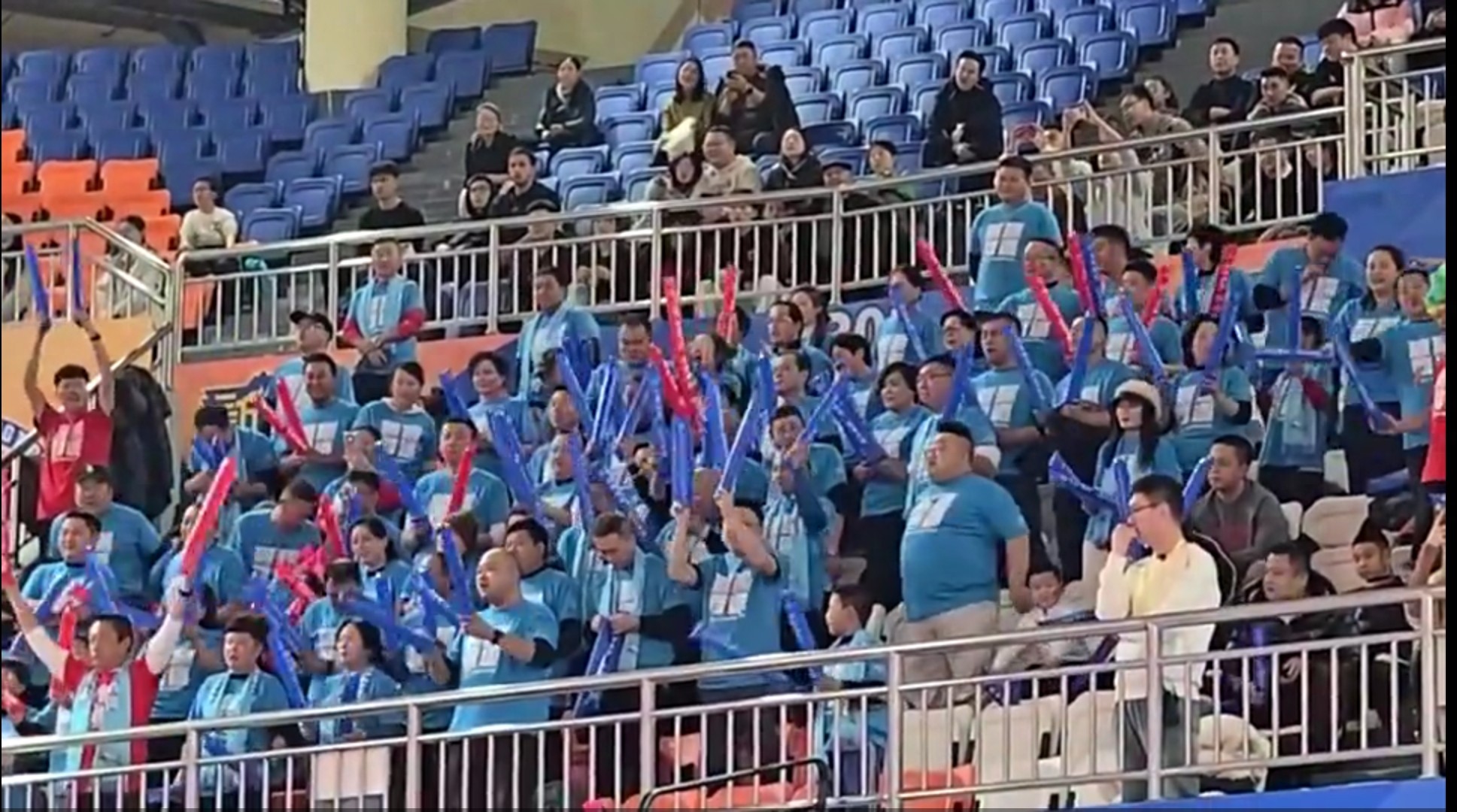 刘炜感动到哭，被旧将反噬，别批李炎哲，后卫差还裁黄荣奇于德豪