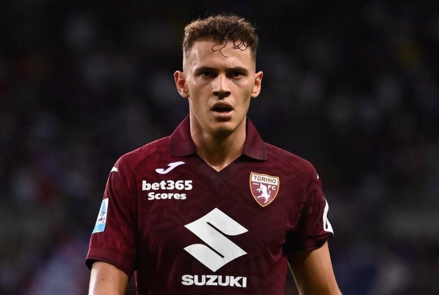 斯基拉：卡利亚里询问了国米外租中场阿斯拉尼的转会可能